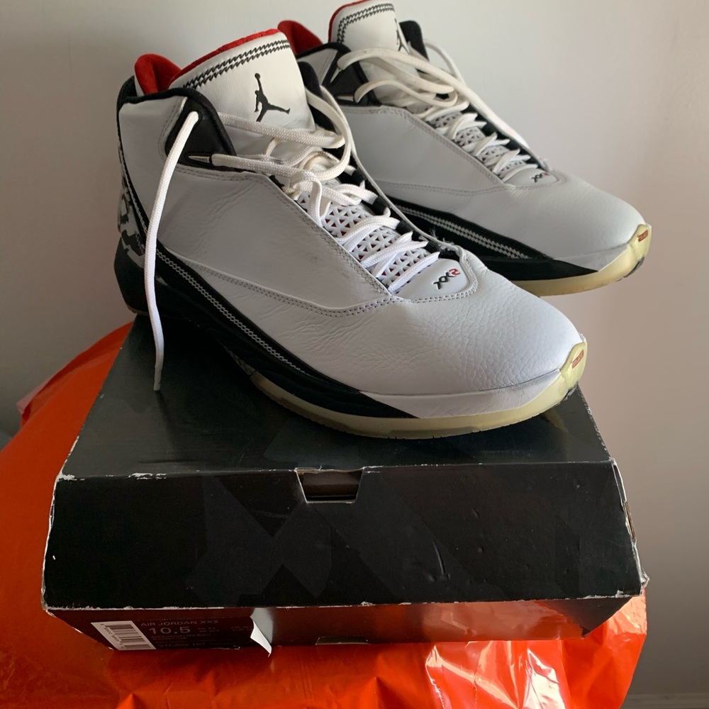 Nike Jordan 22 basketball sneakers